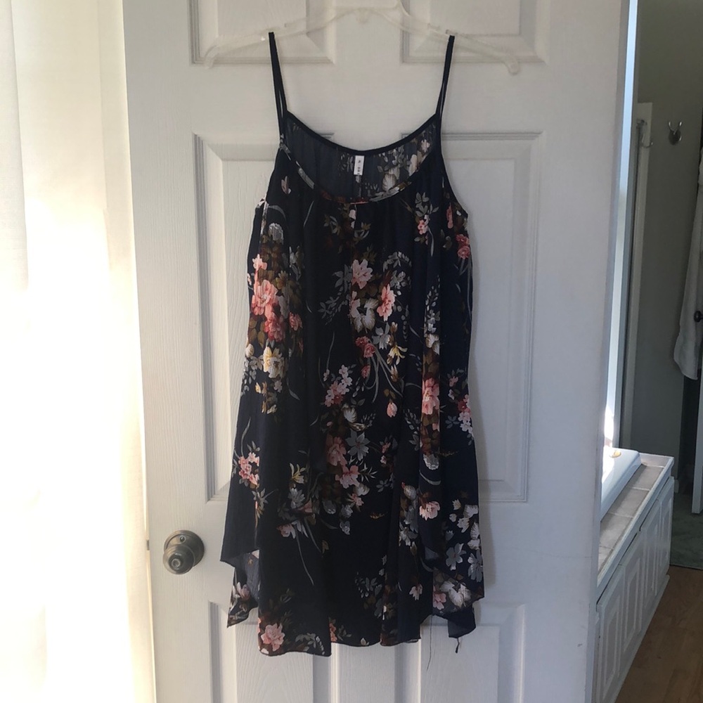 Dressfo women’s dress. Very pretty floral. Size XL. EUC.